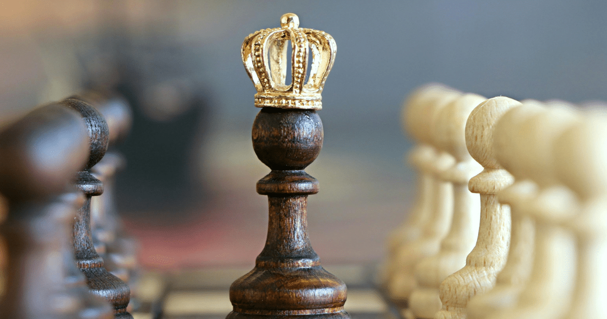 image - California Mental Health Stress Impact: Black chess pawn wearing a golden crown, symbolizing the brain under pressure in long-term stress.