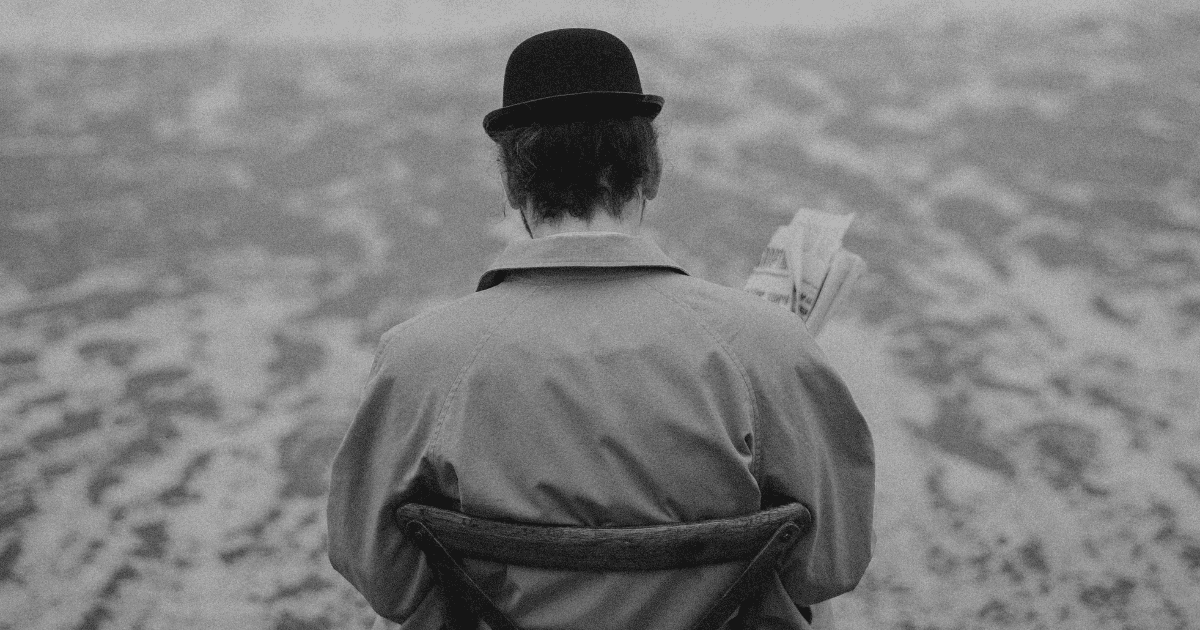 AD_4nXcTr9IMuy_iBKJBkhkPU56oDdO-vUI05pLWOdFnx4GVjdzuF_4wKdJXMAvLP0rsNxTNdI5YxiuoWgEBGflgLSiezMKBodrILDWJH28-wgZpRLR_4F-hFYC-ebgaga8_8nypBFt0Ew - California Mental Health Schizophrenia awareness: Man in bowler hat reading newspaper by the sea, symbolizing mental health and global prevalence.