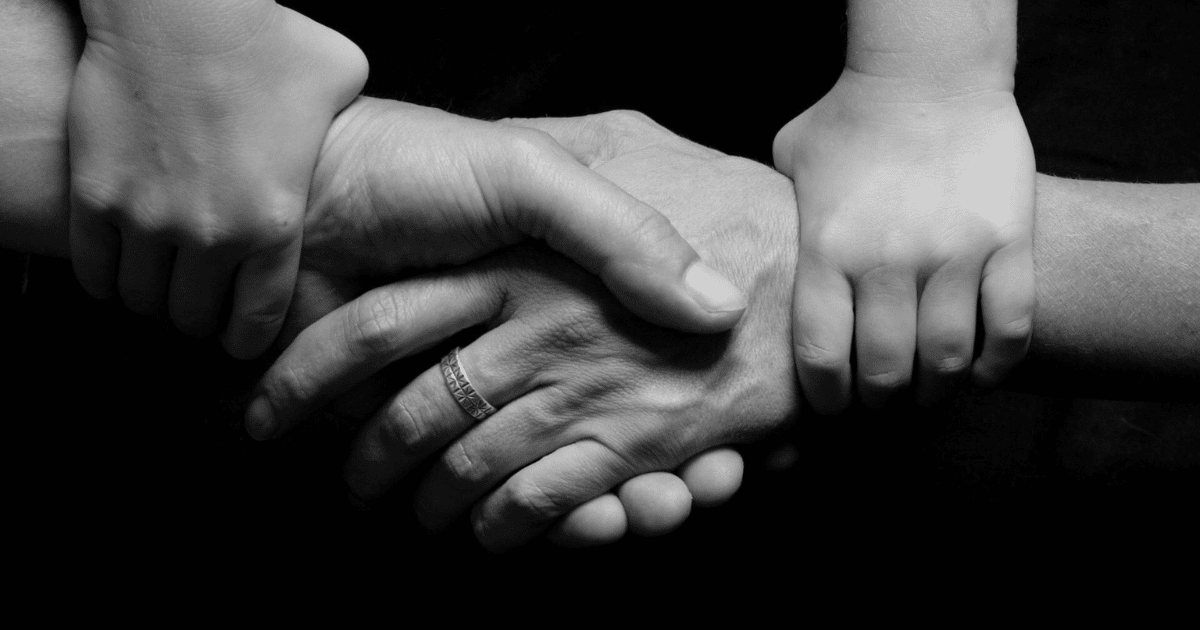 AD_4nXerihjo_K5OQJLgKGpk7v-jY9loI5LJuYOme-wR6SFKhBi2srRvYbxbfmw239eAiqkdmCfOWtPtKAvhVtTPQo9mnmMAVNvwWRVIOp9hTYRsjR_l-EAmRBcIREcHp3wm_mCfGMnR - California Mental Health Supporting mental health: Child's hand holding adult's hand, symbolizing compassionate care and emotional support, promoting stability