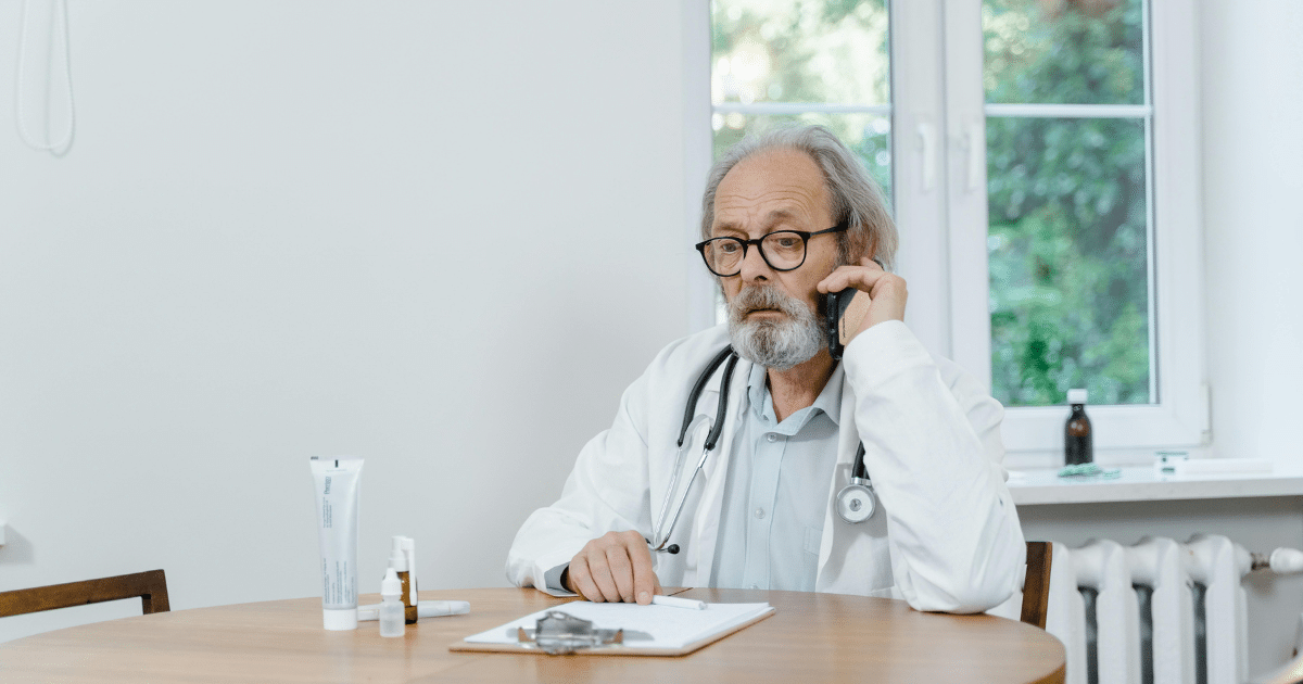 AD_4nXf8Tx-uF_Q2q-Vbfb_SEuxyAsDWU3u25JyFhyaT3Foj9lBVu4R_MuTtUEFFhvt6j4lontRDDl_6mCFUGLkn1DgMtFw_aBqCvWm-SJhVXX9MX5lWHQeZo9Gc4Xqa6fLqZKc2r3_2-A - California Mental Health Doctor talking on phone, possibly discussing emotions based on Cannon-Bard Theory, with medical supplies on desk.