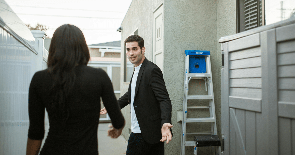 AD_4nXdP3_M6b2rTqBADfhiuBWECIyDfFpmO2E4MK4qFXGVCqsw4zaeRGma4dkLkPw0T3_Kkh52b_syG7Ux4MEd5qLlzBlaD_XHnm4l83wGF3KfirnstMwx1apptmx0u9uS_4tnIZtzjjQ - California Mental Health Compulsive behavior concept: Man with open arms facing a woman. Illustrates impulsive vs compulsive traits.