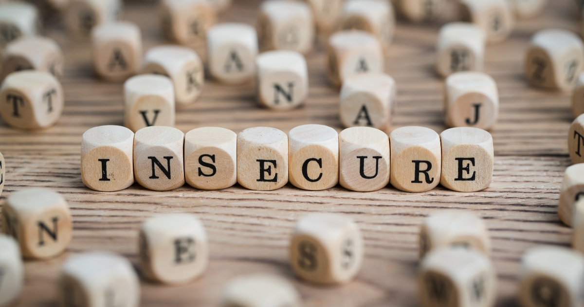 signs of relationship insecurity on social media — supporting image 1